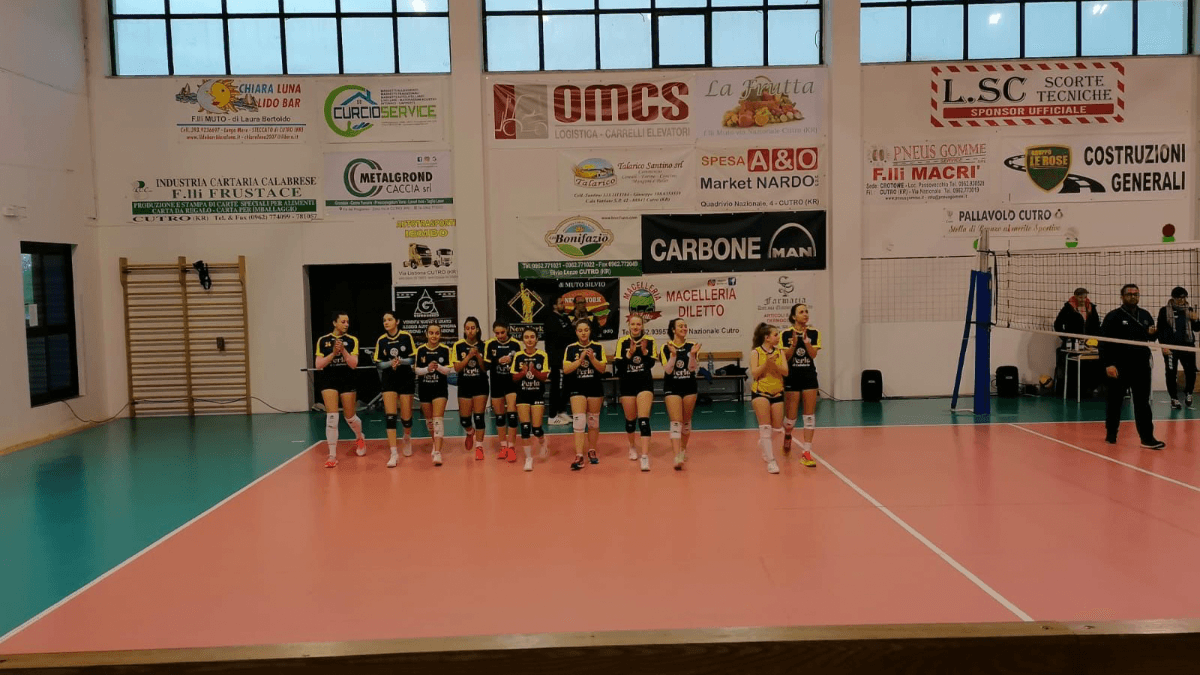 VOLLEY FEMMINILE - Grande vittoria in trasferta per la Perla di Calabria! 3-0 a Cutro