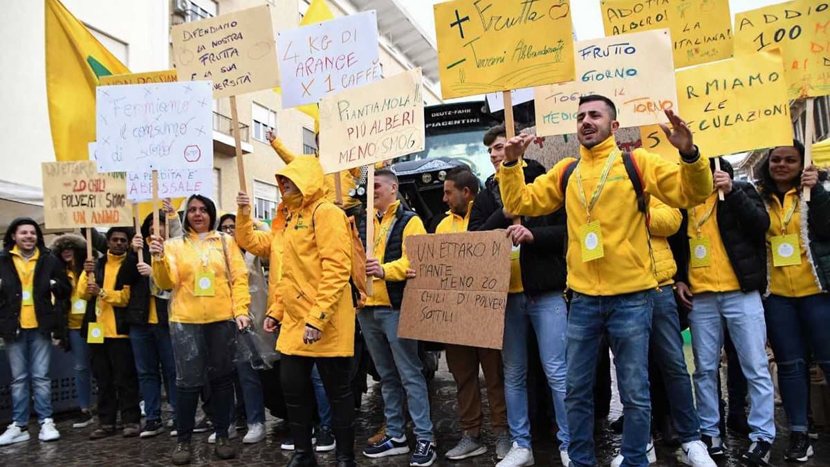 In piazza per difendere la biodiversità e fermare la “strage di piante”