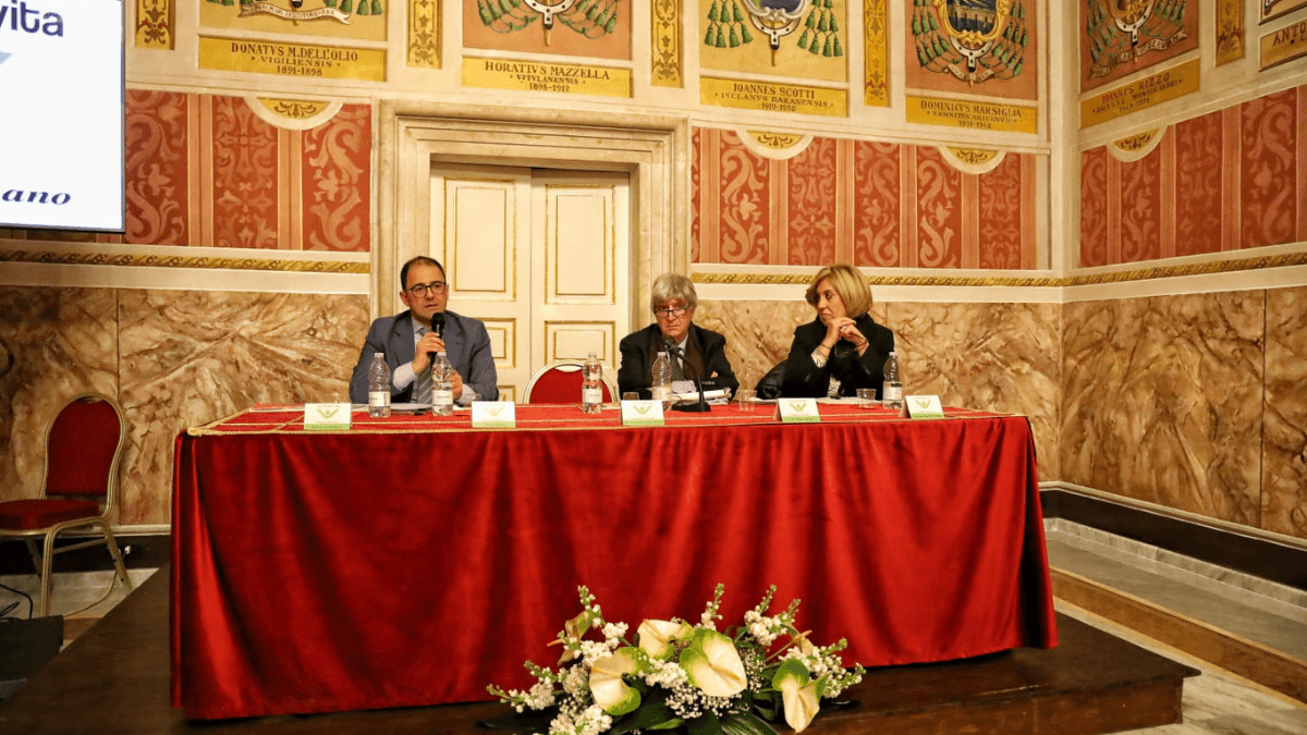 La lectio Magistralis di Grassi incanta la platea: «Accompagnare la morte con grande dignità»