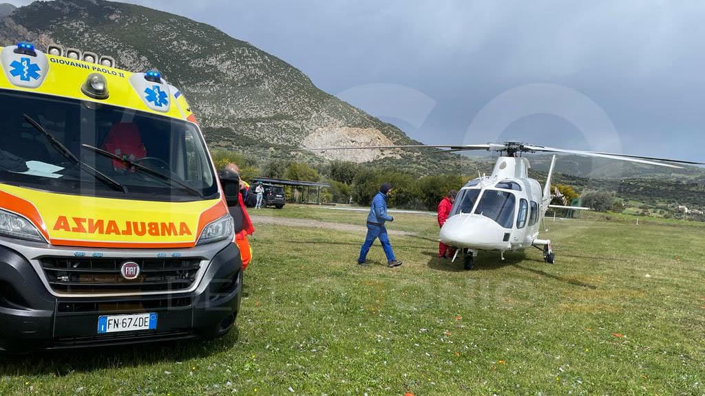 Morso da un cane: 64enne trasferito d'urgenza in ospedale a bordo dell'elisoccorso