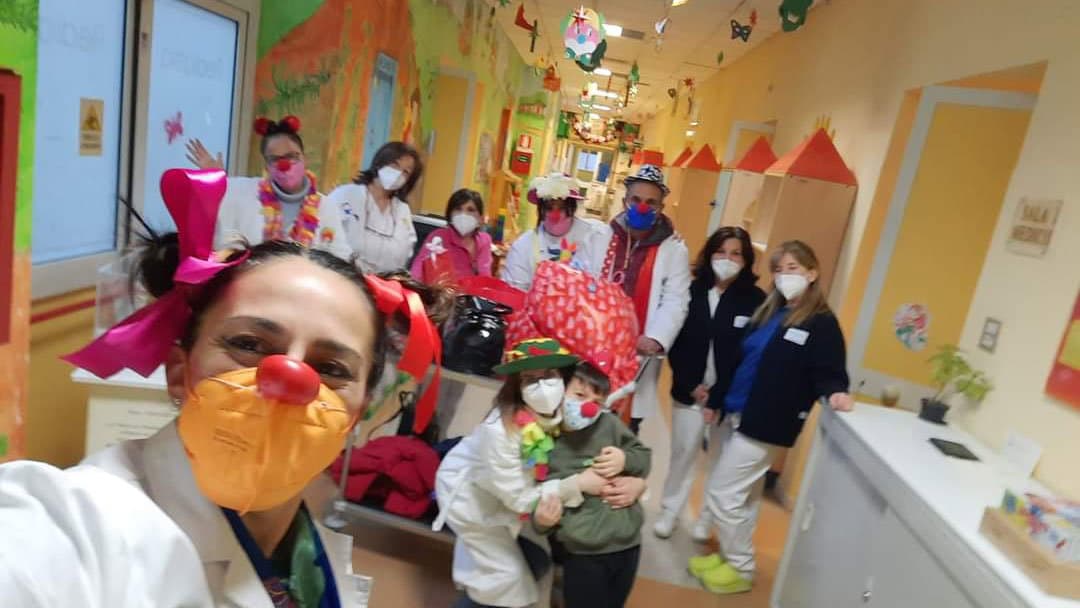 Co-Ro, le associazioni "I figli della Luna" e "Nasi Rossi" unite per l'iniziativa di clownterapia