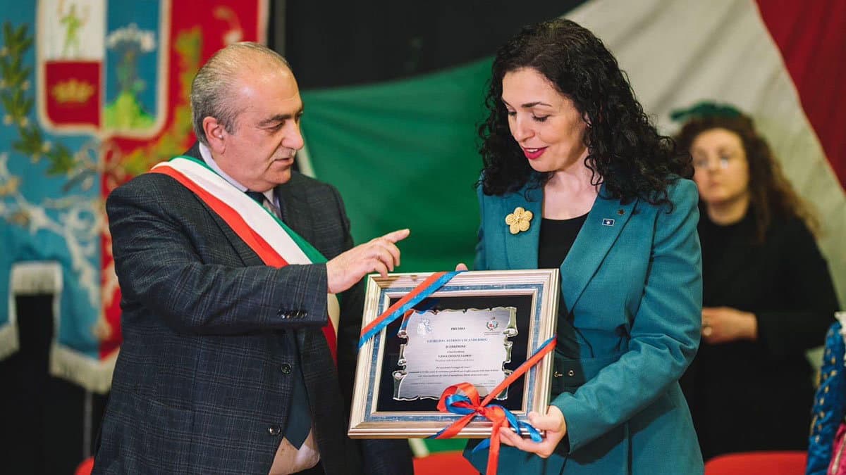 Le Vallje di Frascineto incantano la Presidente del Kosovo, Osmani-Sadriu
