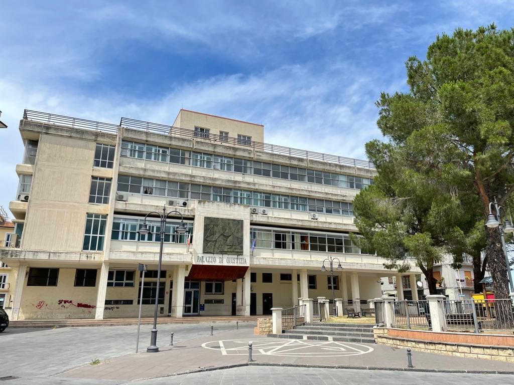 Tribunale, appello della deputazione nazionale e regionale a Stasi. Ma scoppia il caso dei pentastellati