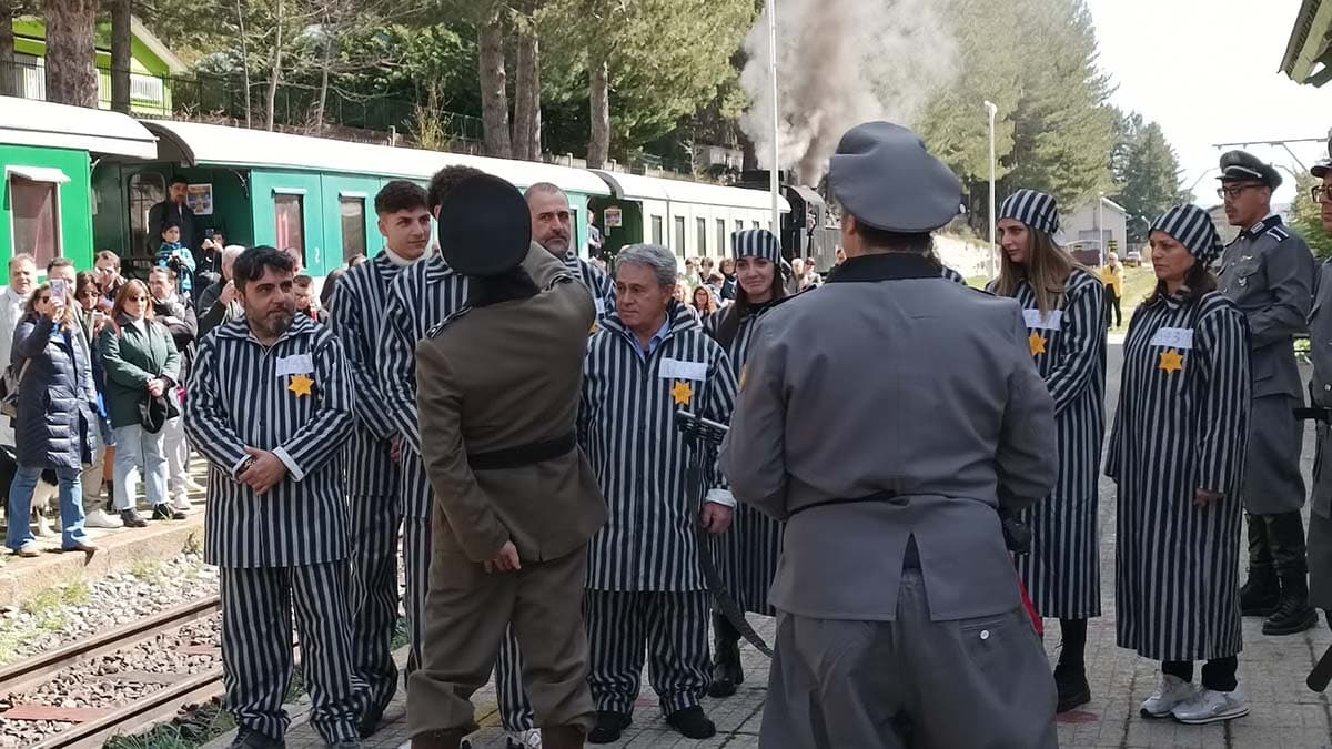 Un nuovo viaggio del Treno della Sila per ricordare i deportati di Ferramonti: un tuffo doloroso nel passato