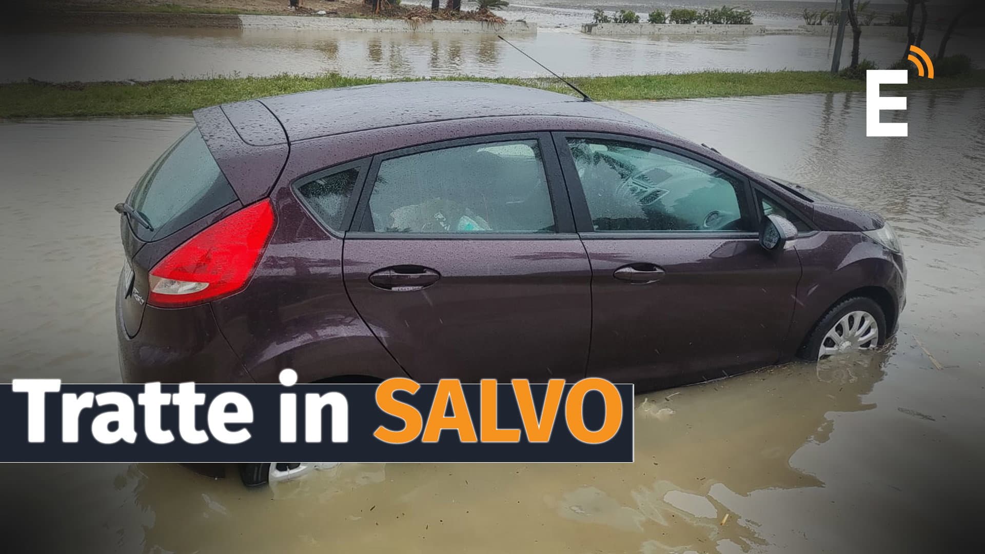 Schiavonea, due donne intrappolate nell’auto: intervengono i vigili del fuoco
