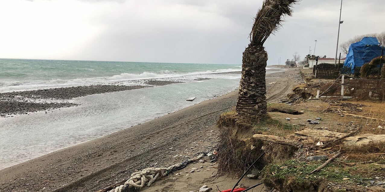 Tavernise (M5S): «La Regione intervenga contro il fenomeno dell'erosione costiera»