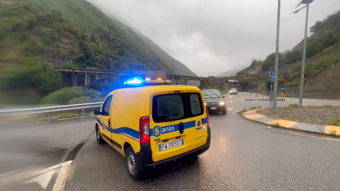 Allerta meteo, Anas non si fida e chiude la Sila-Mare nel tratto a monte: si torna sulla vecchia strada