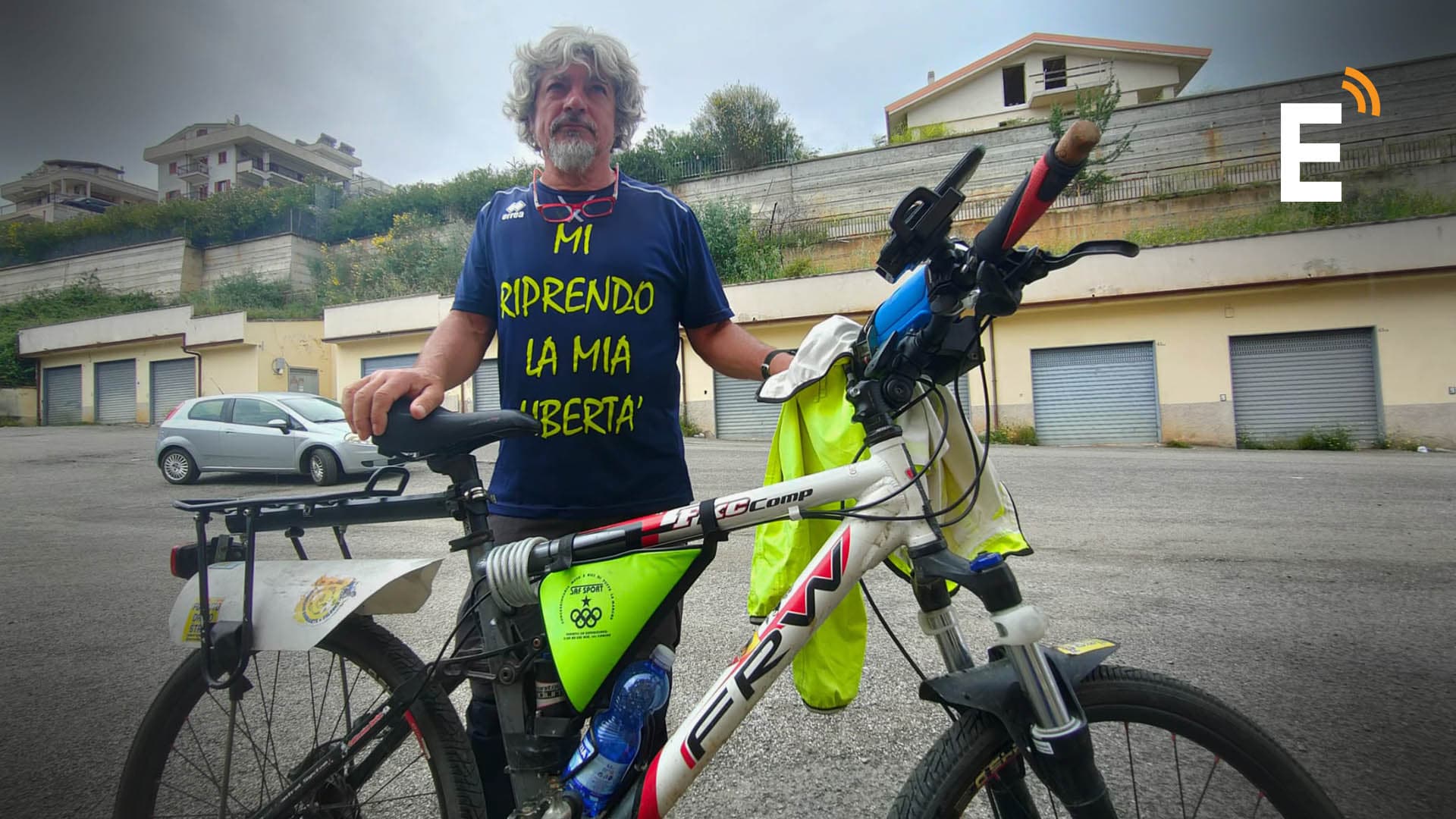 Un giro d'Italia per dire agli italiani quanto è incazzato con lo Stato