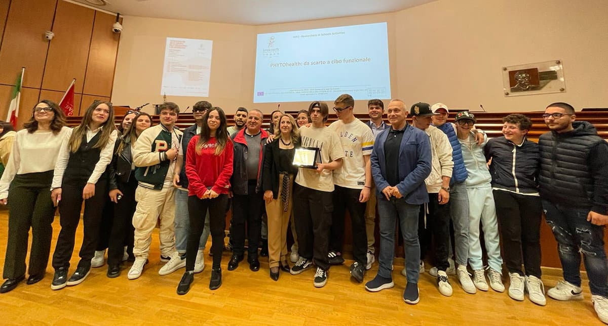 Gli studenti di Castrovillari vincono il secondo premio al “Conference Case” del SuperscienceMe Unical
