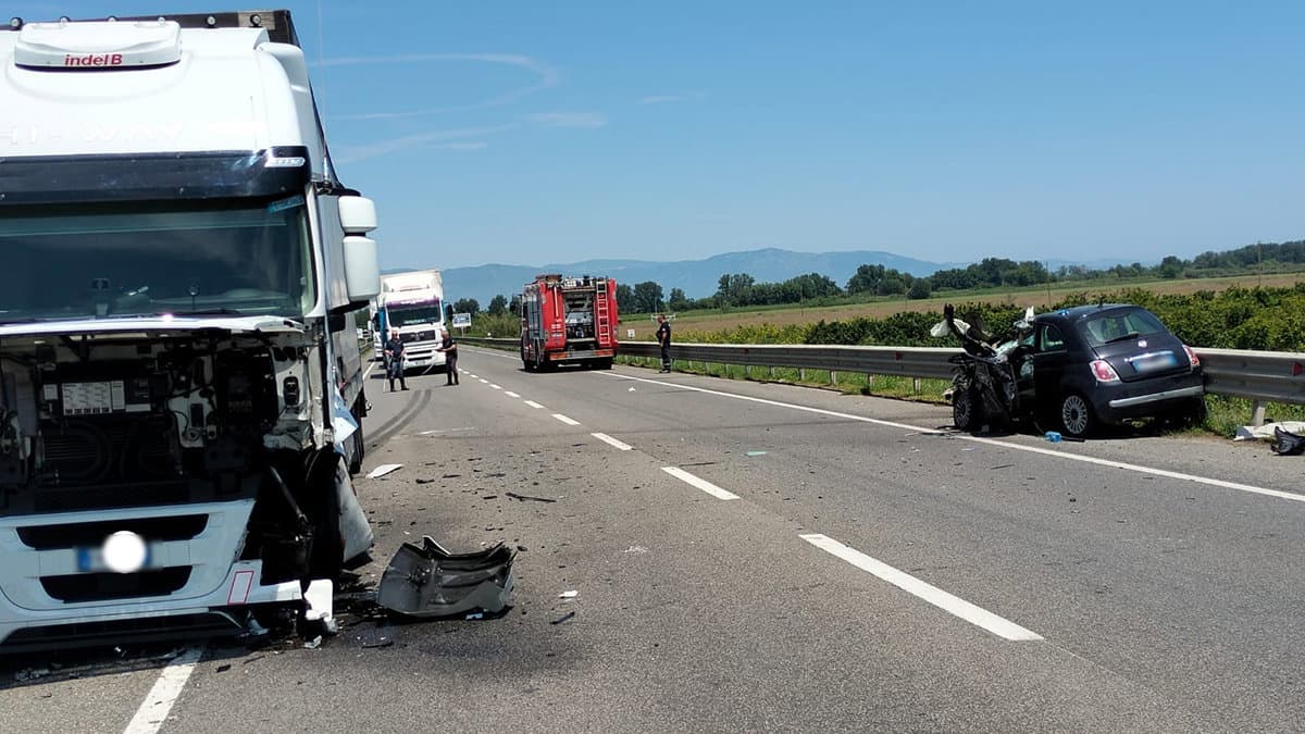 Ennesimo incidente sulla Statale 106: ferita una donna trasferita in ospedale