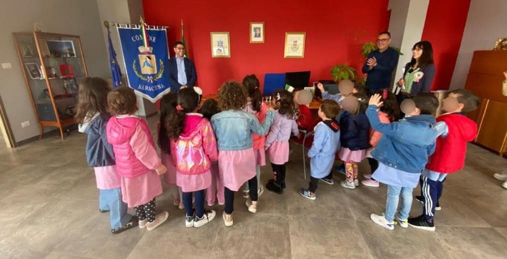 Saracena: studenti nella casa comunale per la festa della Repubblica
