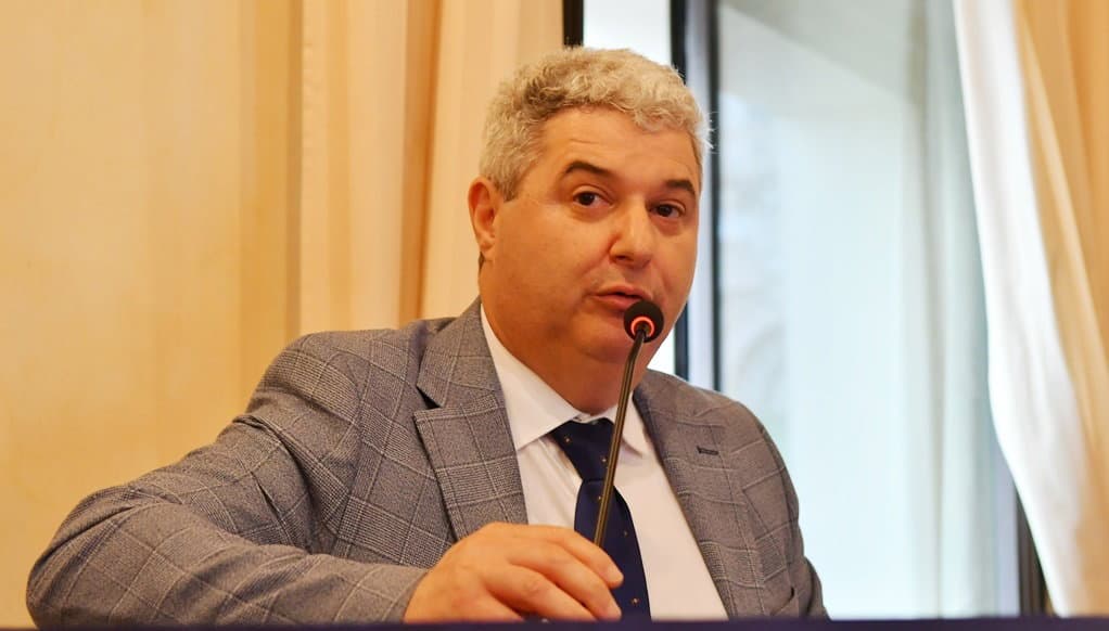 Smurra attacca Stasi sulla fusione: «Manca trasparenza»
