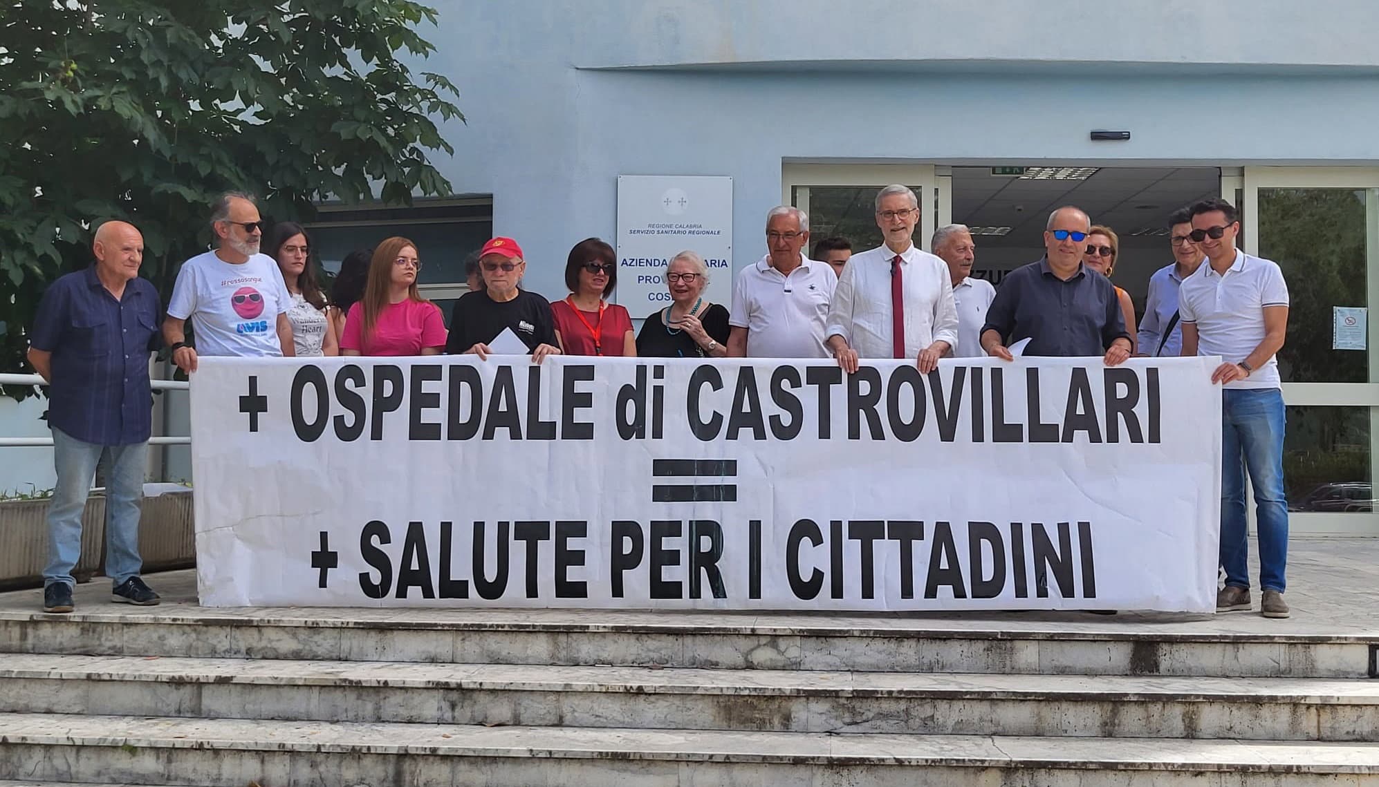 Nuovo sit-in all'Ospedale di Castrovillari. Laghi: «Anestesia e Rianimazione al collasso»