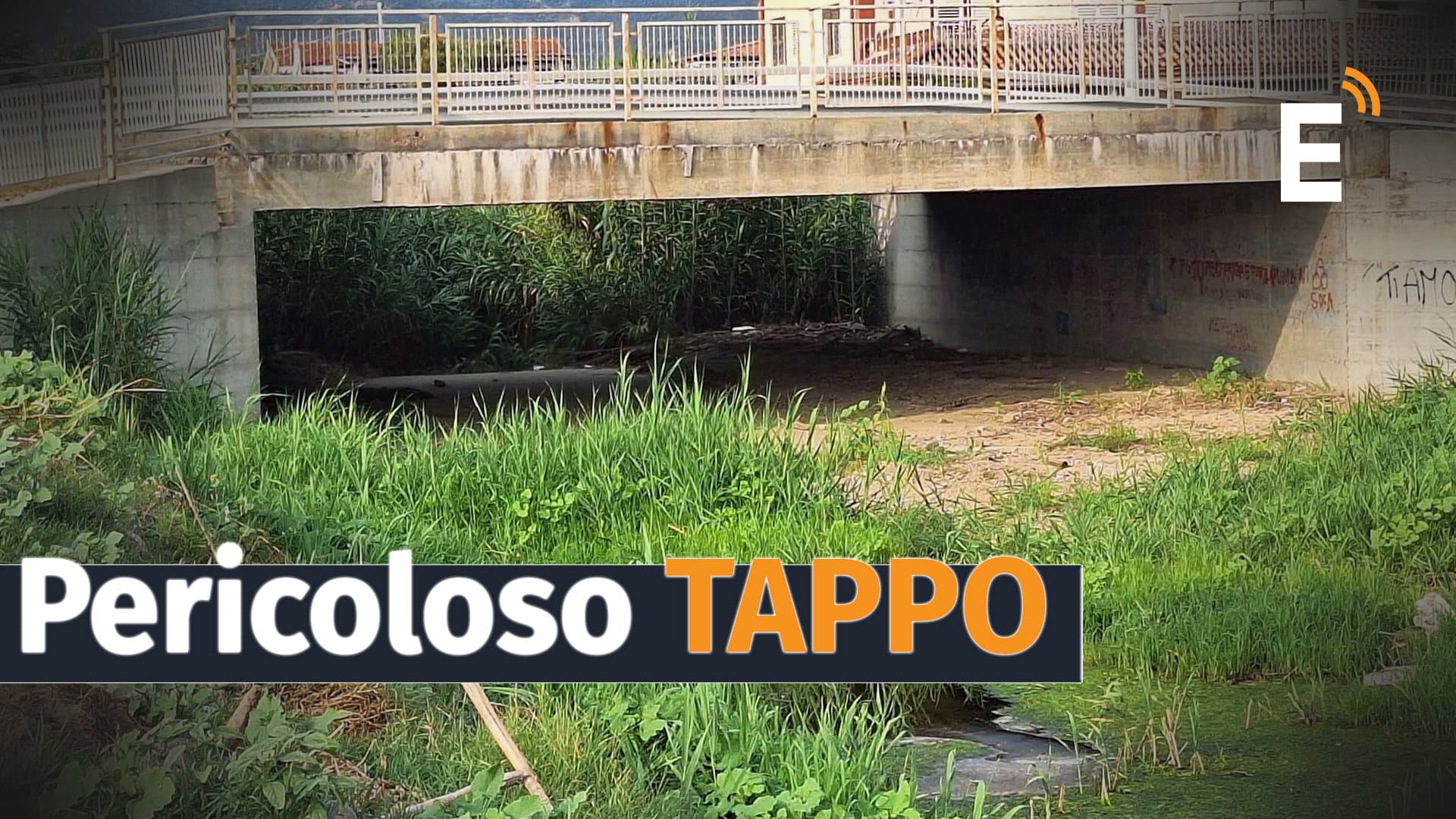 Torrenti intasati da copertoni, rifiuti e vegetazione selvaggia. I "reduci" del 12 agosto: «Per agire aspettiamo un'altra alluvione»?