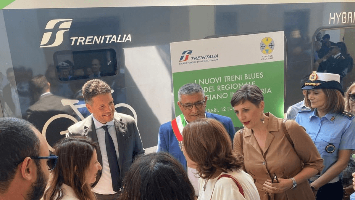 Il secondo treno Blues della Calabria parte da Sibari. Intanto Papasso sogna la metropolitana leggera