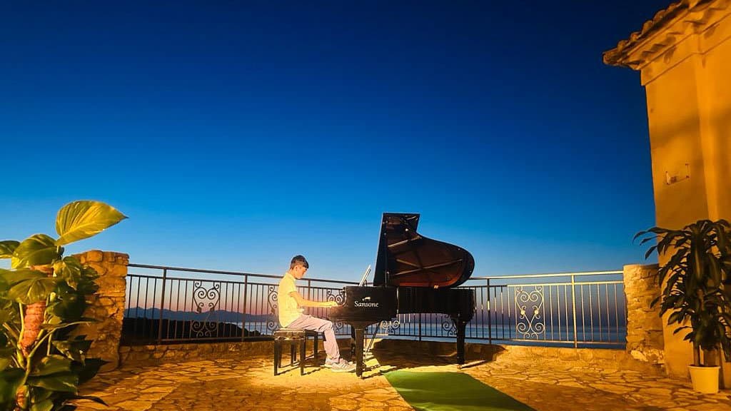 Cariati, ospitato il suggestivo concerto dei pianisti al Torrione Spezieria