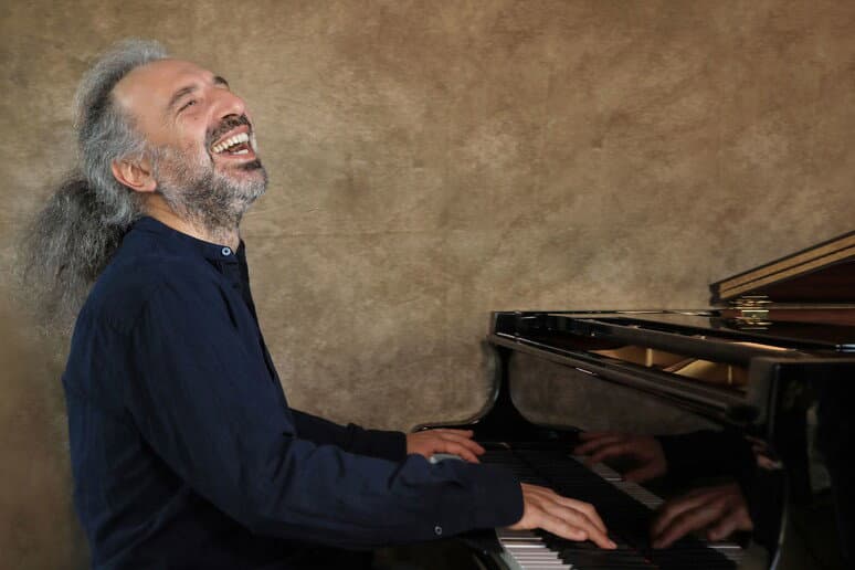 Domenica 23 luglio al Quadrato Compagna arriva il “Piano Solo” di Bollani