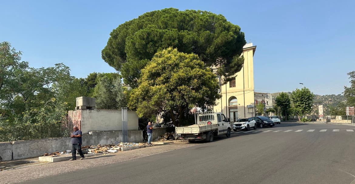 Corigliano-Rossano: rimossa l’ex stazione di benzina di Porta Cappuccini