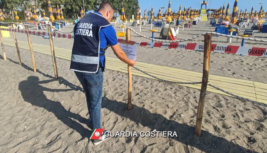 La Capitaneria di Corigliano sequestra un lido per occupazione demaniale abusiva