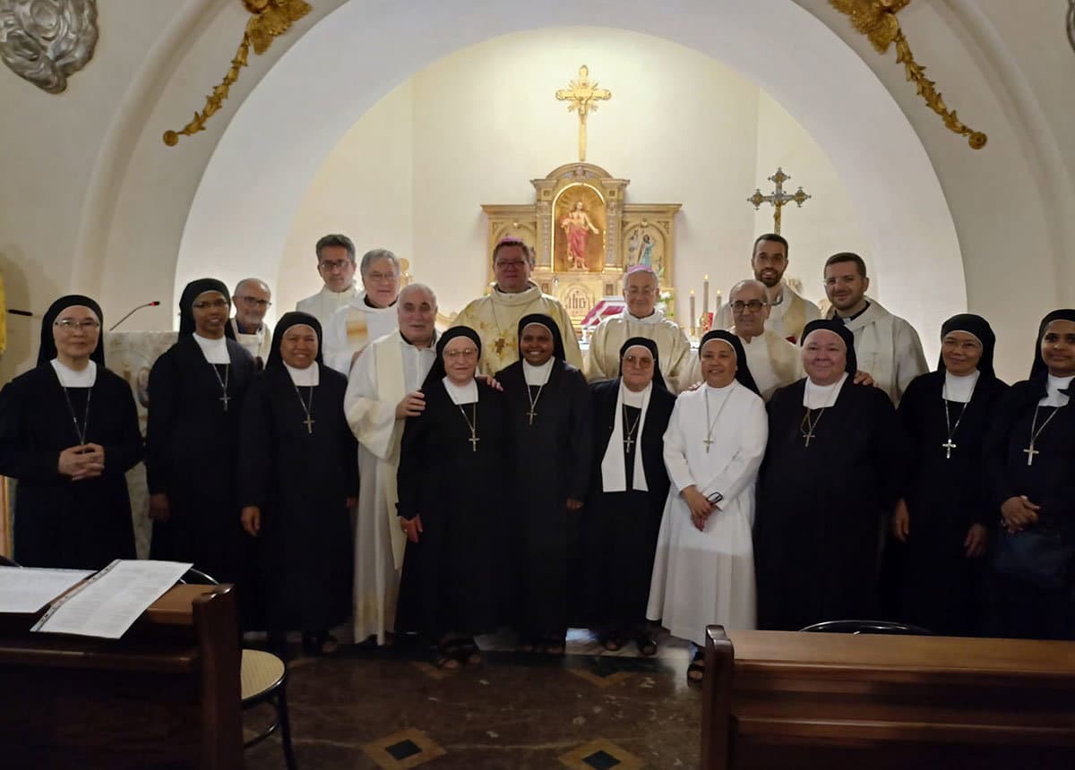Co-Ro, la diocesi saluta le Suore Riparatrici del Sacro Cuore del centro storico