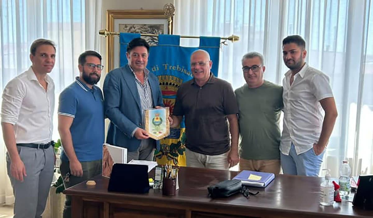 L'amministrazione comunale di Trebisacce accoglie in citta il Senatore Ernesto Rapani