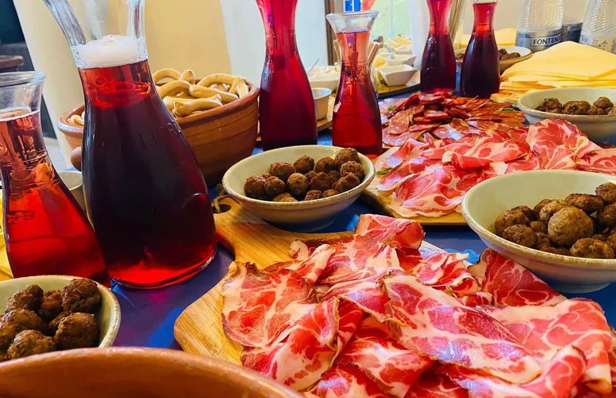 La moda è una rovina, preferisco 'A Cantina: ecco come ci si emoziona nella cittadella di Cariati