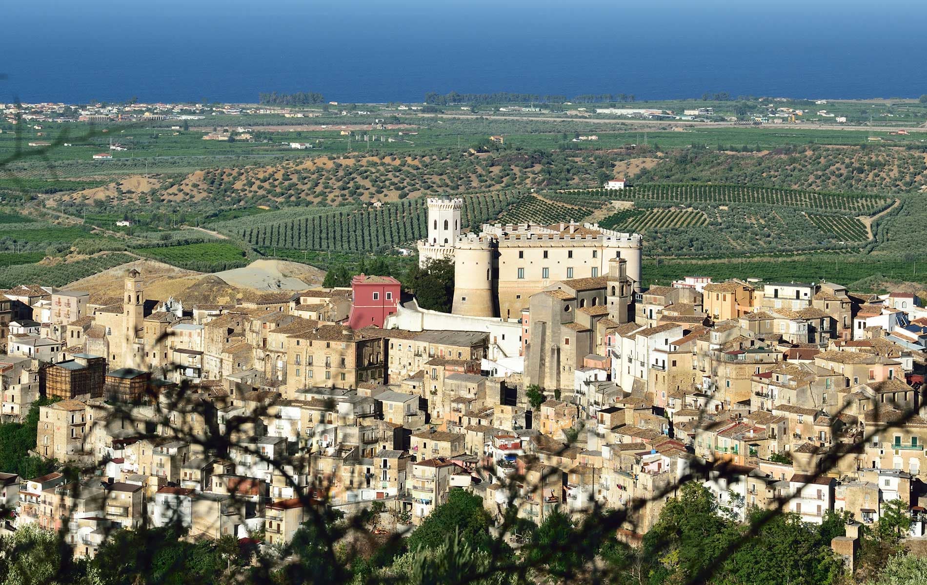Notte d’estate nel centro storico di Corigliano