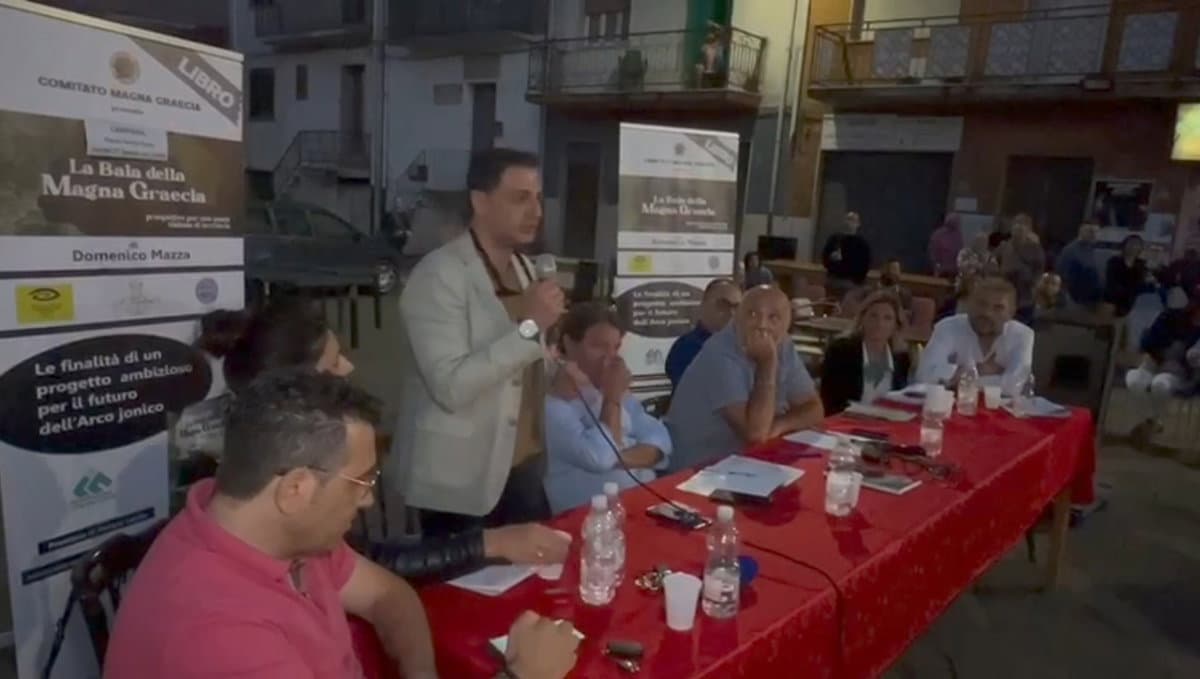Presentato a Longobucco e a Campana il libro "La baia della Magna Graecia"