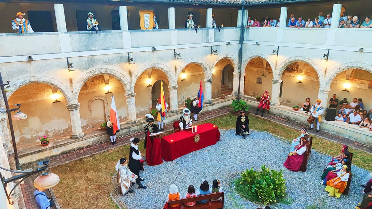 Festa della bandiera a Morano Calabro, successo di pubblico e di critica