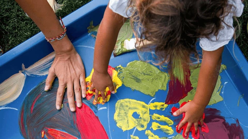 Nel cuore del borgo di Paludi il laboratorio creativo "Arte Gioco Creatività"