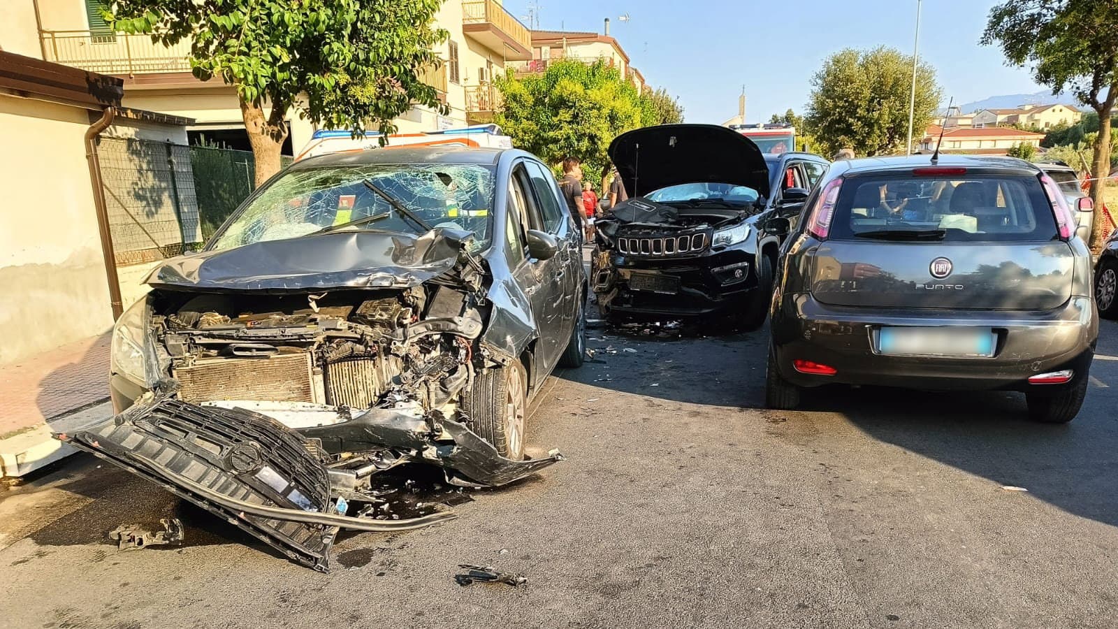 Incidente a Schiavonea ci sono due feriti: sul posto Vigili del fuoco e sanitari del 118