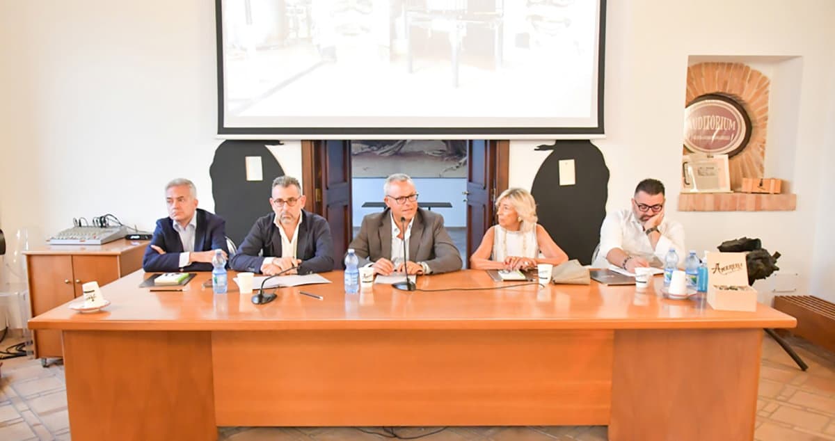 Il problema della Calabria è l'oicofobia: la vera rivoluzione è restare. Gallo: «Abbiamo ripudiato l'ulivo per fare i bidelli»