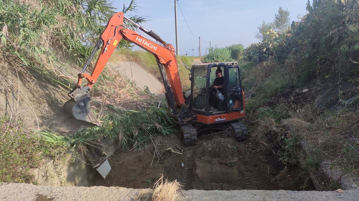Pulizia dei torrenti a Co-Ro: continuano operazioni di sfalcio e messa in sicurezza