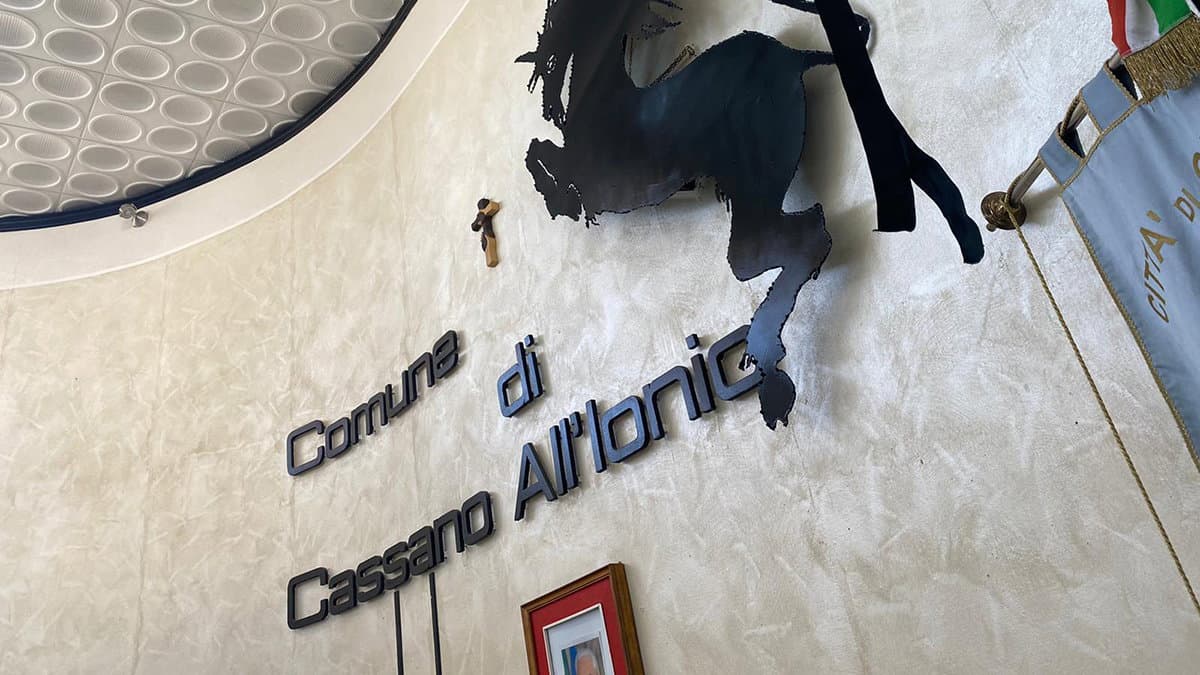Nominato a Cassano il Cerimoniere Comunale. «Non si risolvono così i problemi del paese»
