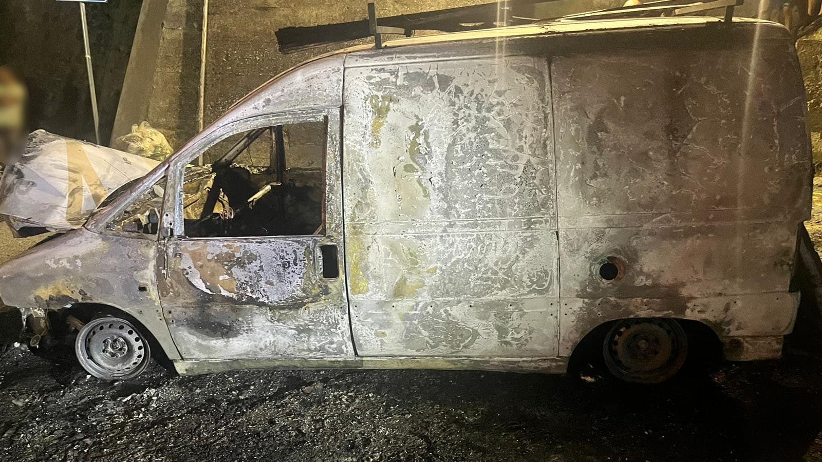L'anonima incendi continua a colpire la Sibaritide: due roghi dolosi nella notte