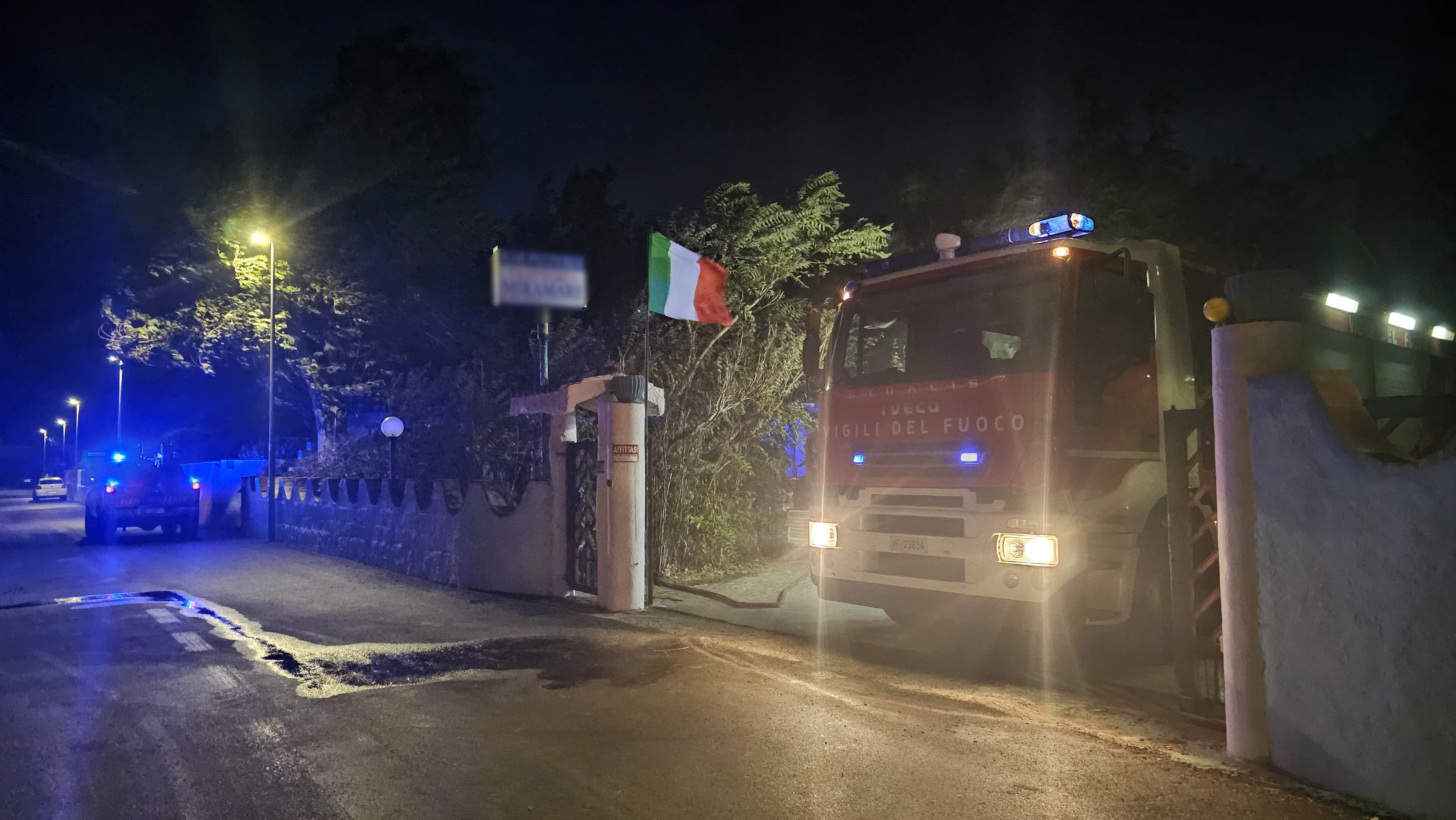 L'anonima incendi colpisce ancora: a fuoco nella notte un vecchio ristorante