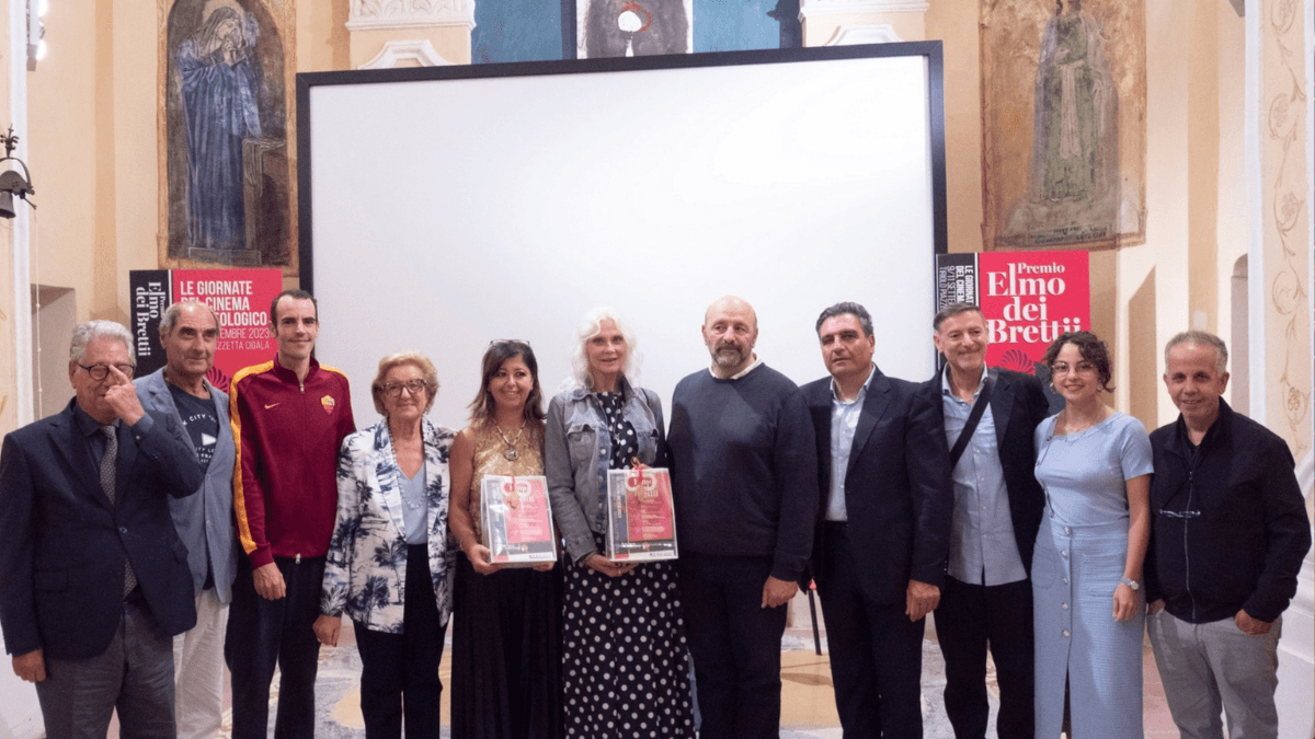 Premio "Elmo dei Brettii": riconoscimento a Donatella Novellis per l’impegno, il senso di appartenenza e di comunità