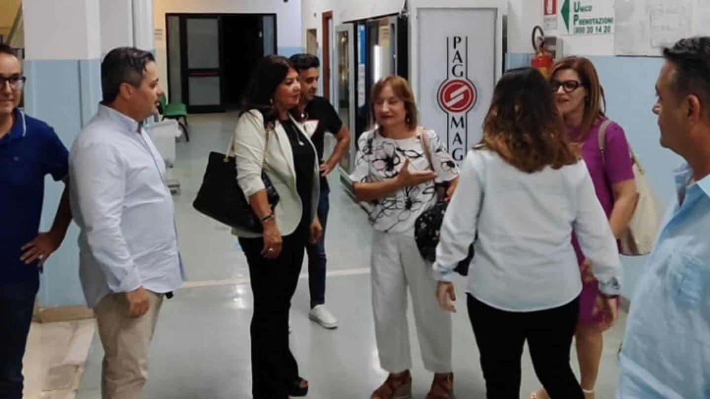 Incontro Minò-Straface: «Manca poco alla riapertura dell'ospedale Cosentino»