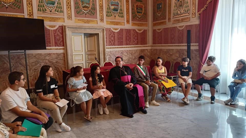 Momenti di speranza e condivisione: l'arcivescovo il Consiglio Comunale dei ragazzi di Co-Ro