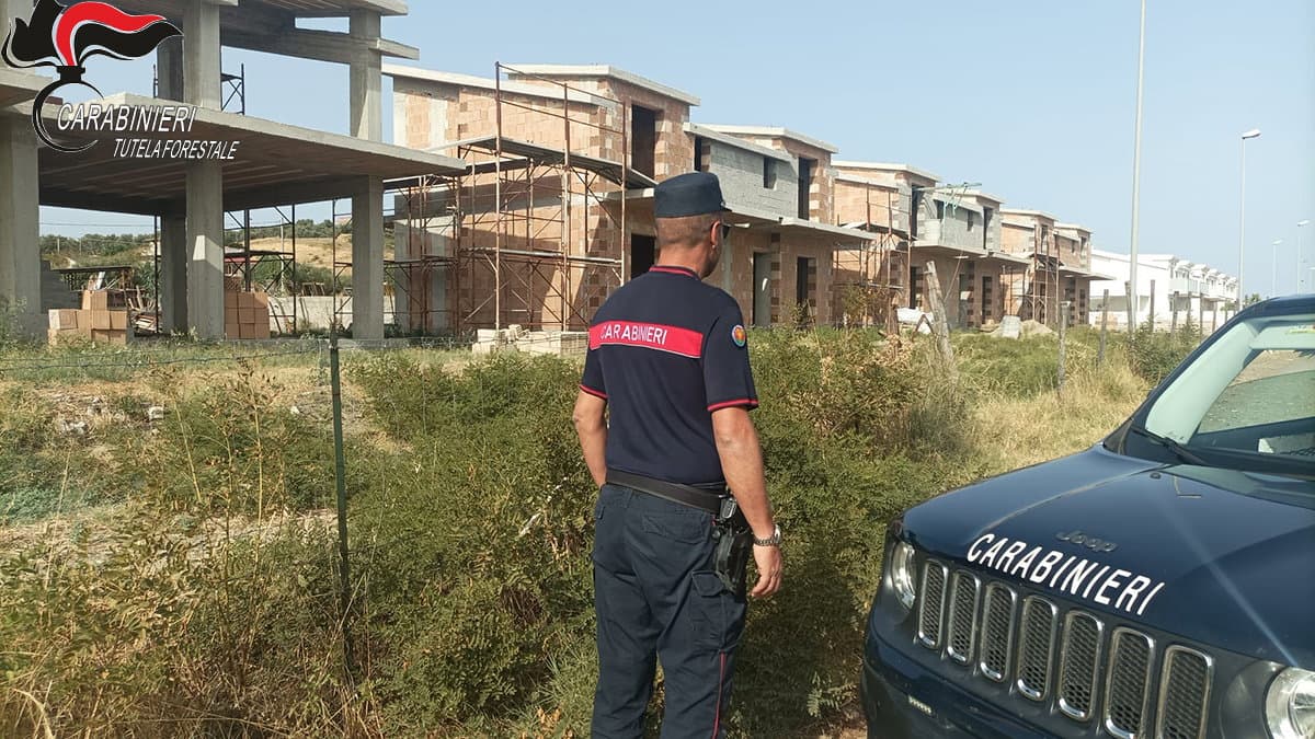 Crosia, villette costruite abusivamente in località Fiumarella: pioggia di sequestri