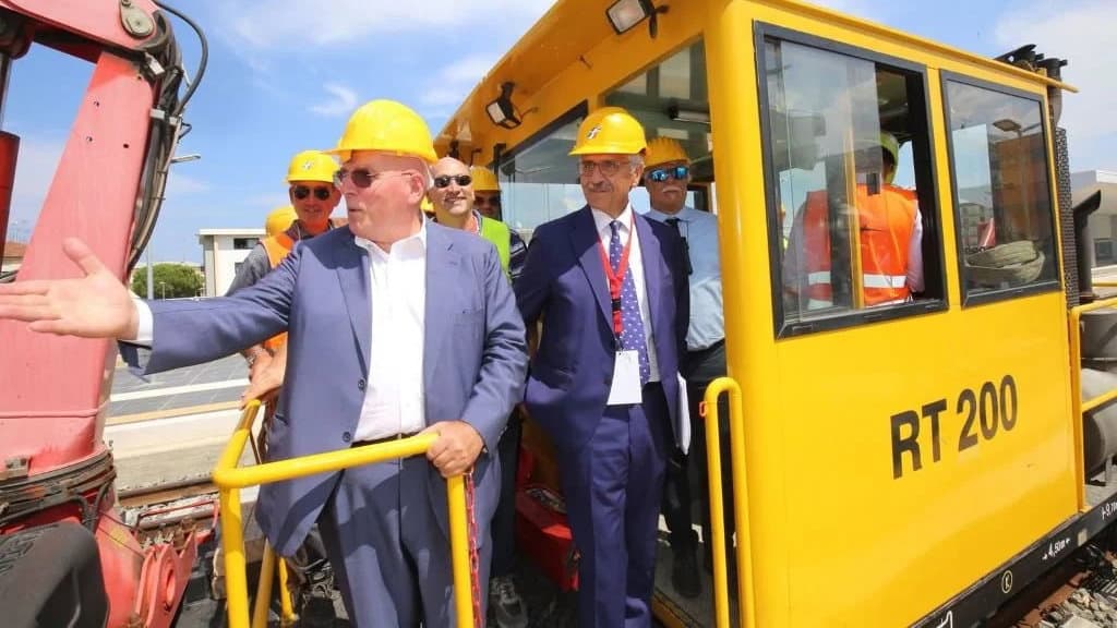 L'elettrificazione della ferrovia jonica, il vangelo di Mario e le «bufale del centro destra»