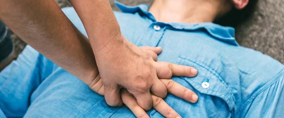 Morti improvvise, un comitato di oltre 40 associazioni chiede di indagare sulla vaccinazione anti-covid