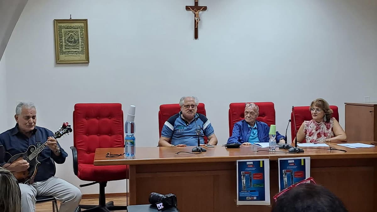 Presentato a Co-Ro il libro "Ciarlavano le rondini" dell'artista Umberto Romano