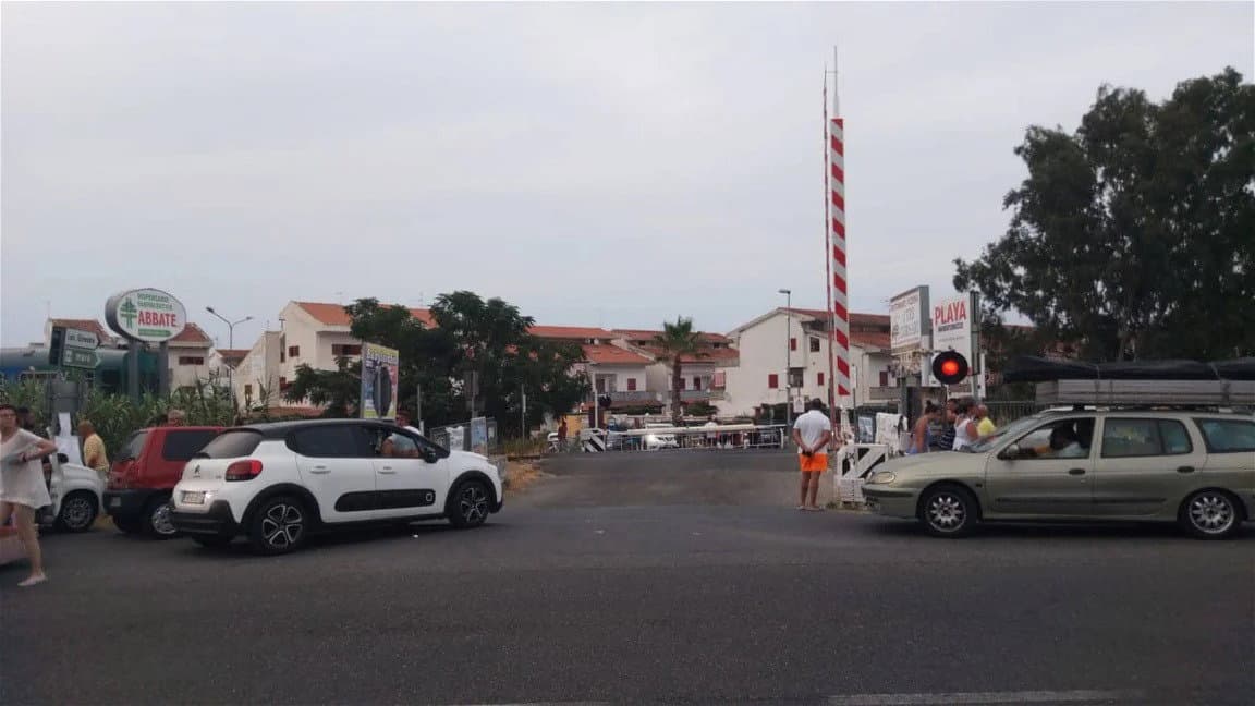 Il sindaco di Mandatoriccio Grispino sollecita Rfi per l'eliminazione di un pericoloso passaggio a livello