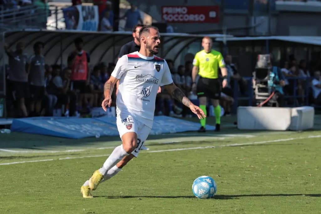 Oggi pomeriggio allo Stefano Rizzo va in scena il Cosenza di Luigi Canotto