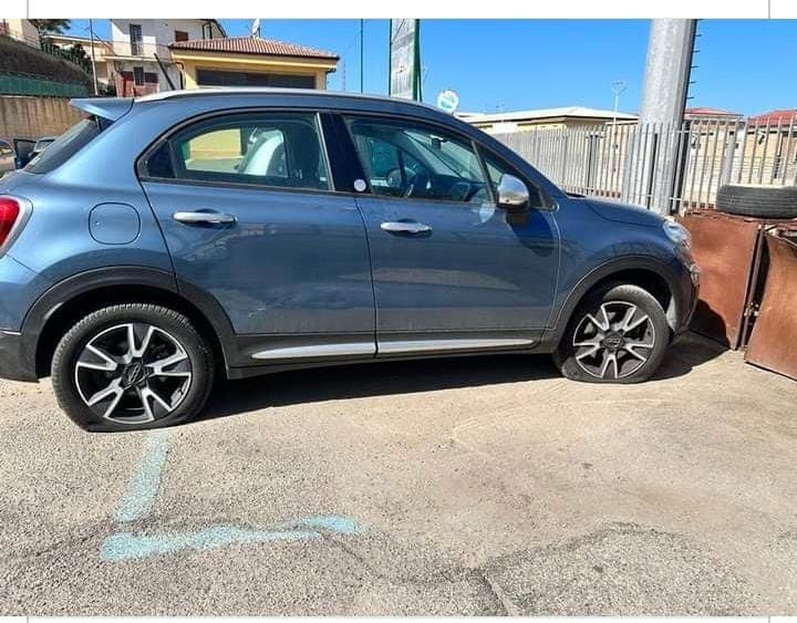 Minacce al dirigente dell'Istituto comprensivo di Cariati: squarciate le gomme dell'auto