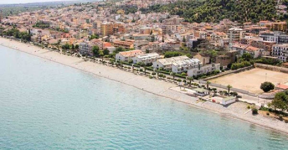 «Il tempo di mantenere in vita l’amministrazione del sindaco Aurelio è finito»