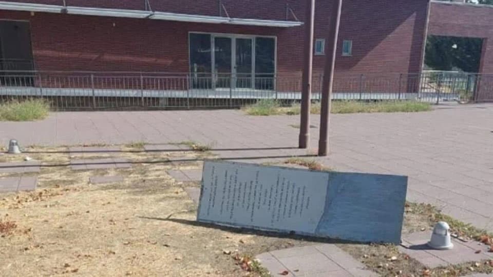 Atto vandalico a Co-Ro: distrutta l'installazione di "poesia visiva"