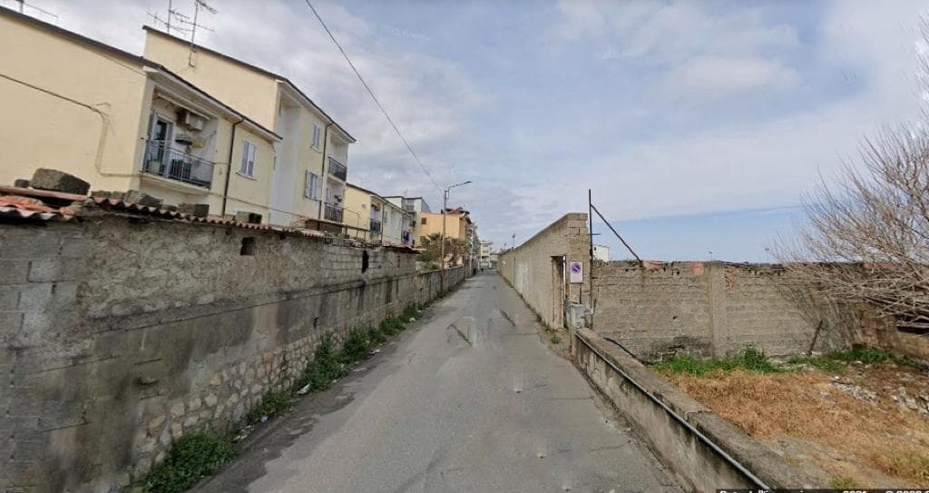 Giù le tribune del campo sportivo di Cariati per realizzare parcheggi e marciapiedi