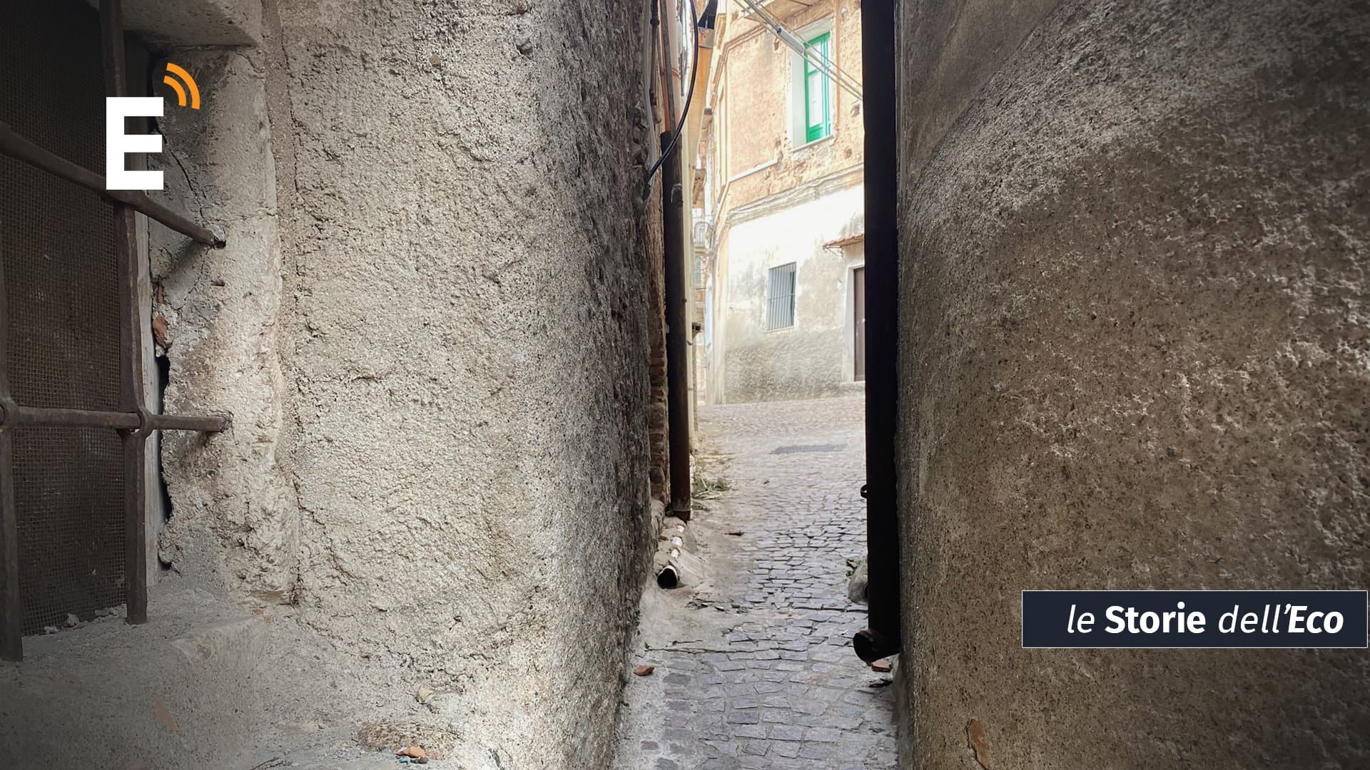 Le vie più strette d'Italia, a Rossano centro storico ce n'è una che è "larga" appena 40 centimetri